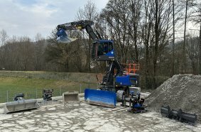 Echte Spezialmaschine: der Volvo EW220E des Bildungszentrum Geradstetten