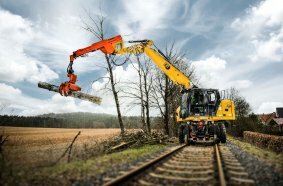  Der neue Cat Zweiwegebagger M323 wird auf der diesjährigen Nordbau prominent präsentiert.