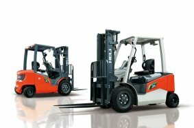 Die modernen E-Frontstapler der G2-Serie decken den Traglastbereich von 1,5 bis 10 t ab, hier der 5-Tonner mit LION-Batterie.