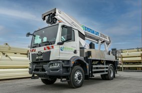  Der erste STEIGER® T 380 XS nach dem Prototypen geht an die Firma SYSTEMLIFT Berning in Nordwalde. 