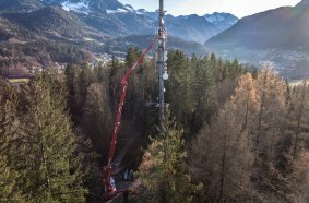  Emissionsfreier Einsatz in alpiner Umgebung: RUTHMANN STEIGER® T 570 HF Hybrid im Einsatz bei roggermaier