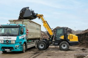 Der neue Teleradlader 8620 T-3 im Recycling-Einsatz: Die neue, komfortable Kabine und die innovativen Assistenzsysteme sorgen für mehr Effizienz im Arbeitsalltag. 