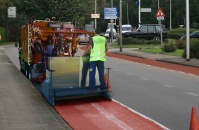 Farbige Kennzeichnung einer Fahrradspur. <br> Bildquelle: SUT Straßen und Umwelttechnik GmbH
