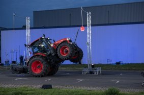 Bei der beliebten TV-Show „Klein gegen Groß“ trat der 13-jährige Max im Traktor-Ballon-Duell gegen den Schauspieler Hinnerk Schönemann an. 