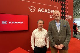 Michael Austgen, Customer Integrations Specialist bei Kramp (l.), und Karsten Bünger, Lead Solutions Consultant bei Traser.