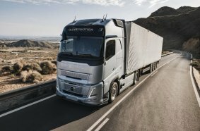 Die neue Generation des Volvo Dynamic Steering (VDS) wurde so entwickelt, dass das System Reifenschäden an der Vorderachse frühzeitig erkennt und innerhalb von Sekundenbruchteilen automatisch eingreift.