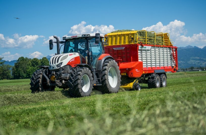 BOSS 5000 MASTER Förderschwingen-Ladewagen von Pöttinger