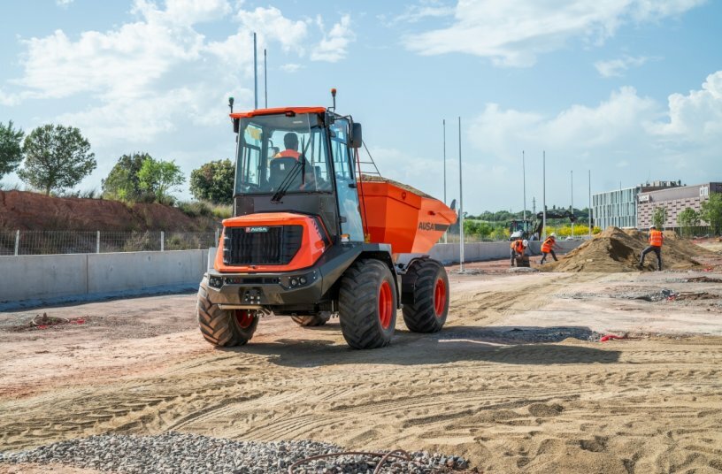 AUSA erweitert sein Produktportfolio um den neuen DR902AHG – einen reversierbaren Dumper der neuesten Generation mit integriertem KIgestütztem Sicherheitssystem