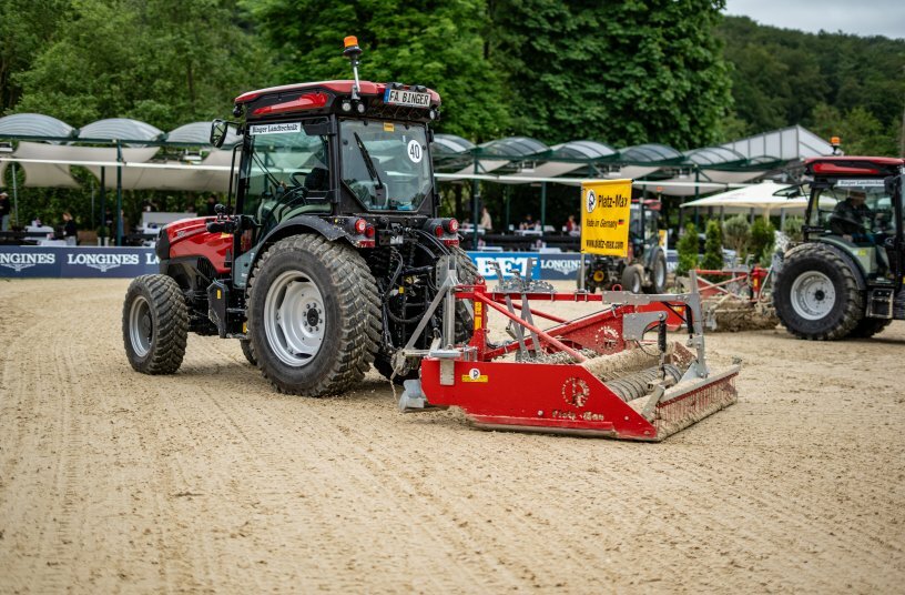 Beste Bedingungen in Balve – Case IH unterstützt LONGINES BALVE OPTIMUM mit Traktoren und Teleskopladern