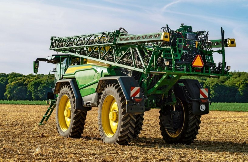 John Deere erweitert die 500R-Feldspritzenserie mit größerem Tankvolumen und fortschrittlicher Gestängetechnologie