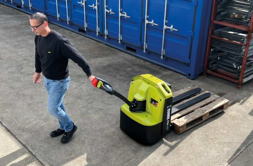 New Clark PWio20 pallet truck with lithium-ion technology