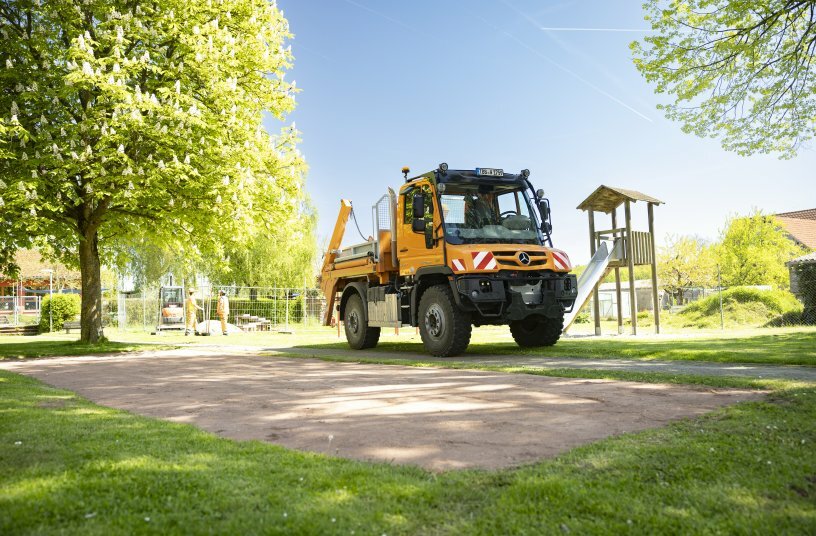 Mit neuem UNI-TOUCH Bediensystem täglich im Einsatz: Weiterer Unimog Geräteträger im Wertheimer Fuhrpark