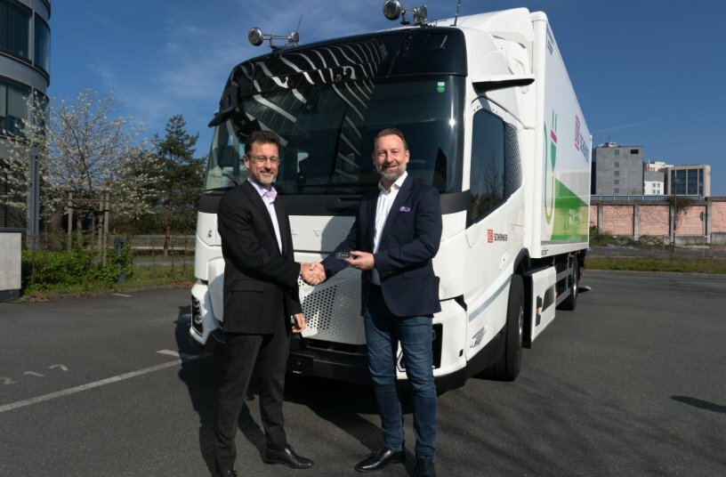 Volvo FM Low Entry - der elektrische Lkw für maximale Sicht und Komfort bei DB Schenker im Verteilerverkehr