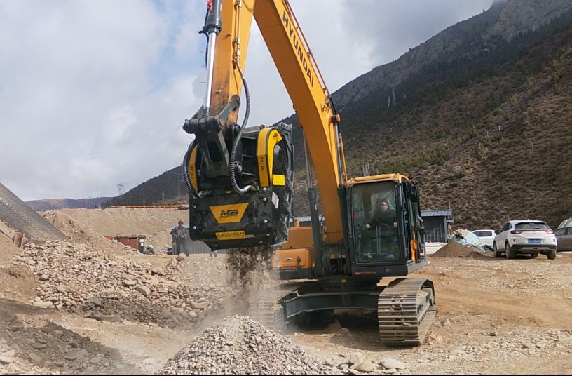 BF70.2 / Hyundai 225, Tibet Recycling Granite <br> Image source:MB Crusher Press Office