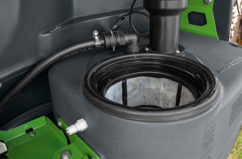 DirectInject tank with integrated sieve for easy and safe filling <br> Image source: AMAZONEN-WERKE H. DREYER SE & Co. KG