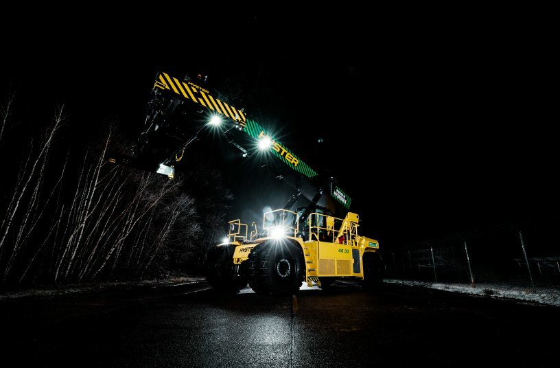 Hyster präsentiert Zero-Emission-Zugmaschine für Terminals auf der TOC Europe 2023