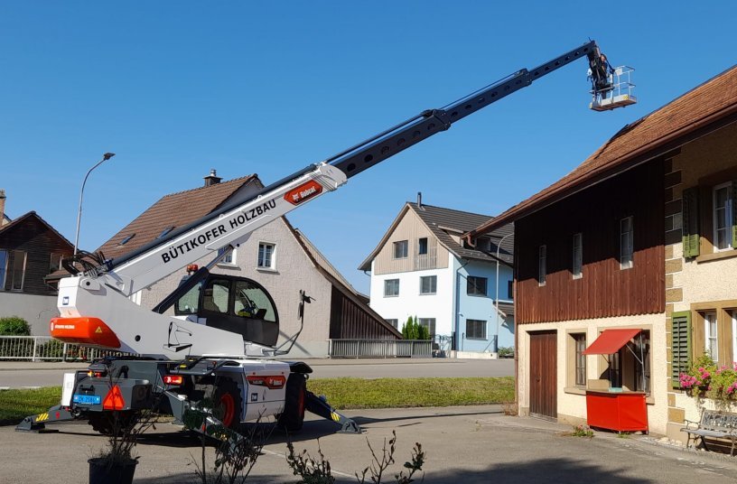 Bobcat Roto-Teleskop unterstützt Dachdecker- und Restaurationsbetrieb ...