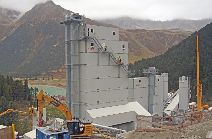 Seit Oktober bewährt sich das neue containermobile SBM-Aufbereitungs-konzept GRAVEX beim hochalpinen Bau eines Speicherkraftwerks im Tiroler Kühtai. <br> Bildquelle: SBM Mineral Processing GmbH