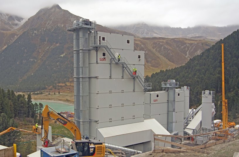 Since October the new container-mobile SBM mineral processing concept GRAVEX has proven its worth at the construction of the new storage power station in Kühtai, high up in the Tyrolean Alps. <br> Image source: SBM Mineral Processing GmbH