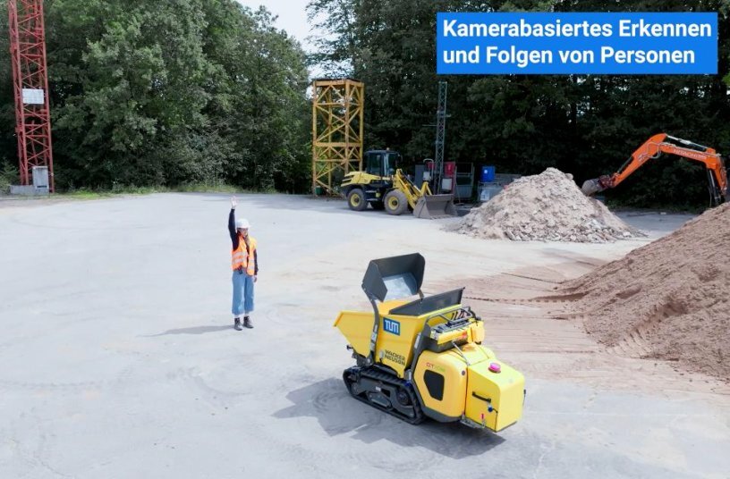 Sicherer, autonomer Betrieb: Der kollaborative Schüttguttransportroboter entlastet den Menschen. <br>BILDQUELLE: TUM