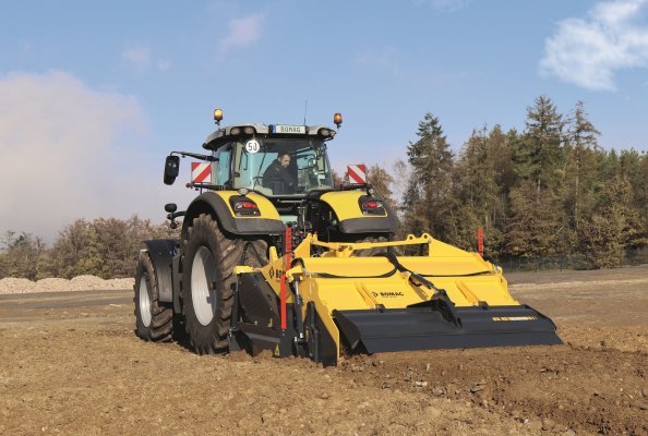 BOMAG RS 250 und RS 300: Fräsen, Mischen und Stabilisieren mit dem Baustellen-Traktor.