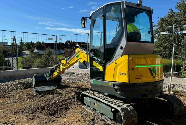 Neu auf der Bauma 2025: Der Minibagger EZ26e.