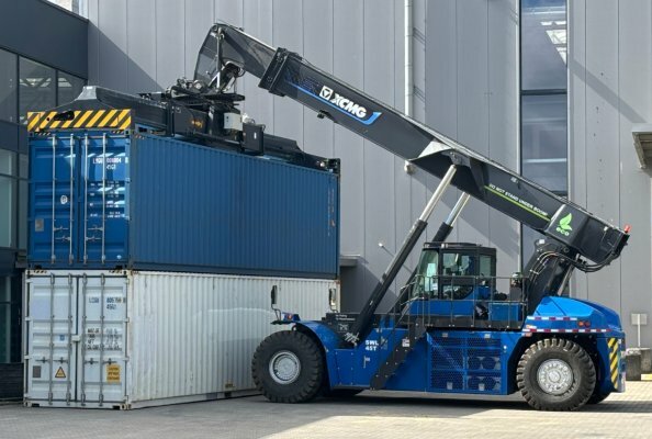 Der elektrische XCMG-Vollcontainer-Reachstacker XCS4531E kann Krefeld getestet werden.