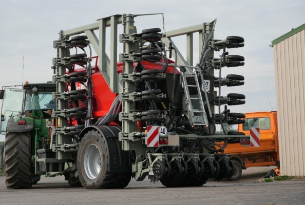 T-ForcePlus 750 mit dreiteiliger Klappung für optimalen Straßentransport