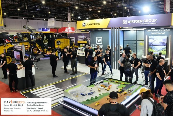 Die Wirtgen Group zeigt gemeinsam mit John Deere einen Auszug ihrer Lösungen für den Asphaltstraßen- und Erdbau.