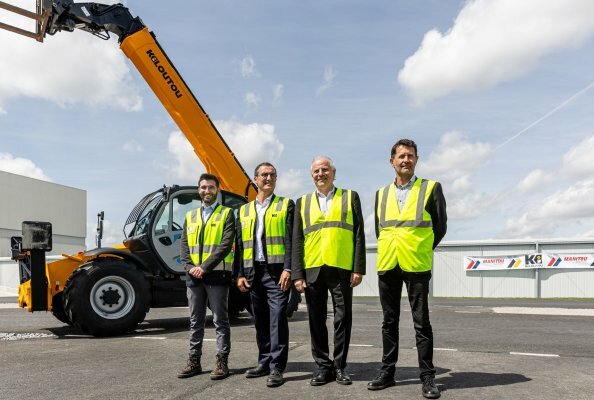 Von links nach rechts: Adrien Dufloer, Head of Technical Studies, Kiloutou François Renault, Director of Equipment & Sustainable Development, Kiloutou, Michel Denis, President & CEO Manitou Group - Hervé Ouisse, Service Range & Second Hand & Remanufacturing Manager, Manitou Group