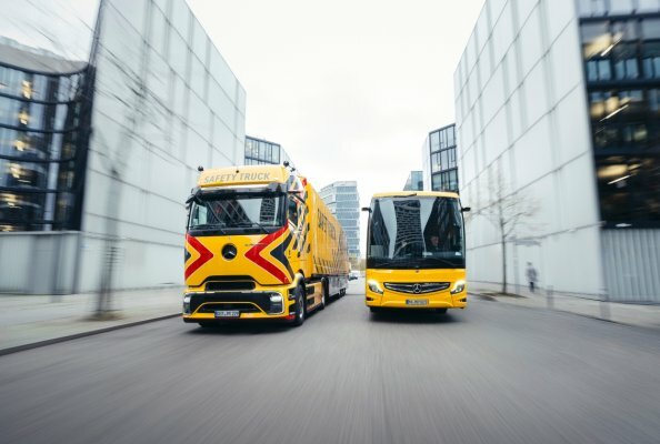 Mercedes-Benz Trucks und Daimler Buses engagieren sich für mehr Verkehrssicherheit im E-Zeitalter