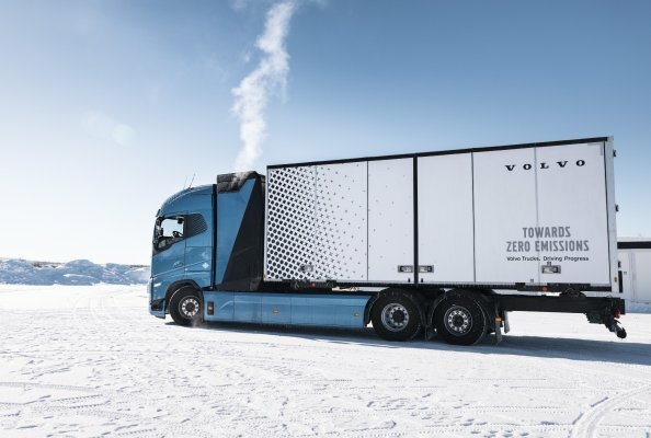 Volvo Trucks gewinnt den ersten Platz in der Kategorie Brennstoffzelle/Wasserstoff Lkw des Europäischen Transportpreises für Nachhaltigkeit 2024