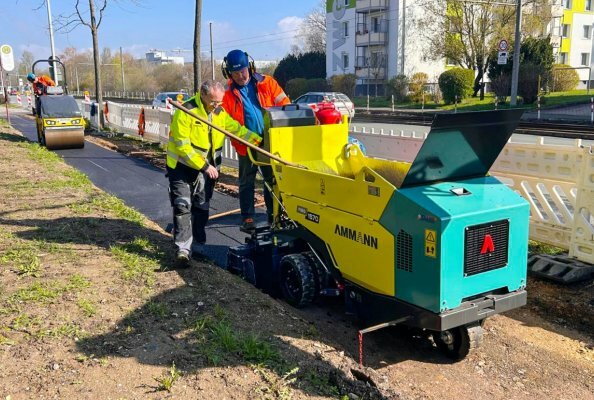 Mit dem Ammann Minifertiger ABG 1570 lassen sich spielend leicht Rad- und Fußwege asphaltieren.