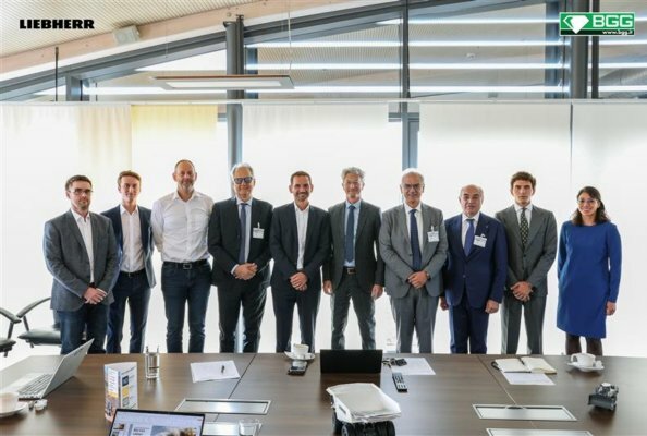 Vertreter von Liebherr-Components, Liebherr Mining und Bruno Generators Group bei der Zeremonie.