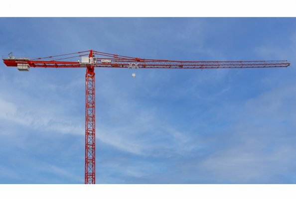 Der WOLFF 8095 Compact ist Wolffkrans bisher größter Laufkatzkran. Er tritt in der 900-mt- Klasse mit reduzierter Turmspitze an. Dadurch kann er sowohl bei den Traglasten als auch bei der Montage punkten.