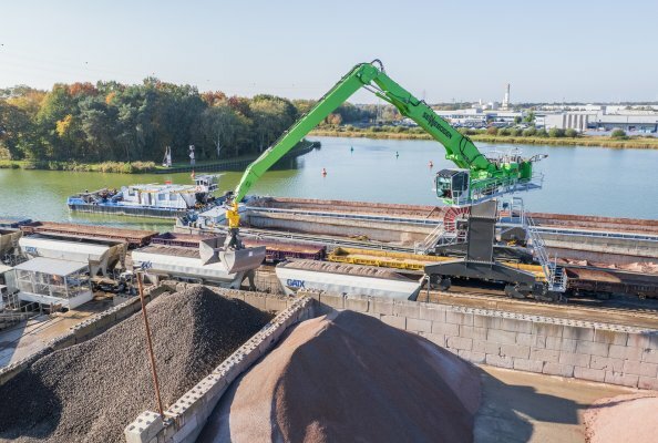 Der SENNEBOGEN 870 E ersetzt gleich zwei Krananlagen bei Bergschneider am Standort Ibbenbüren-Uffeln.
