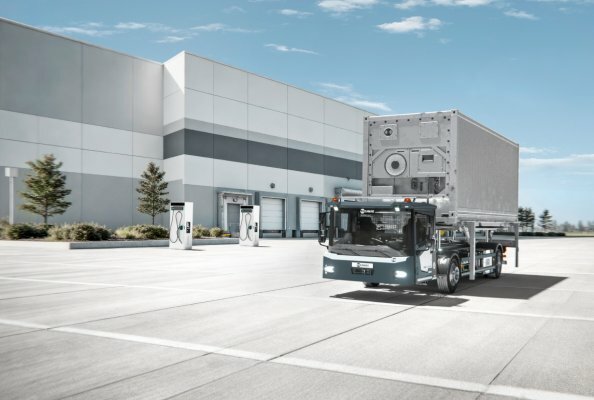 Visualisierung des neuen KAMAG ePM 101 mit neu gestaltetem Fahrerhaus auf dem Logistikhof.