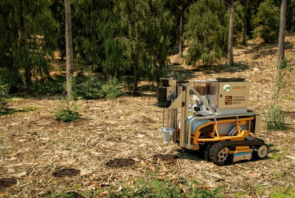Baumsaatroboter von Continental und Land Life pflanzt bis zu 60 neue Bäume pro Stunde.