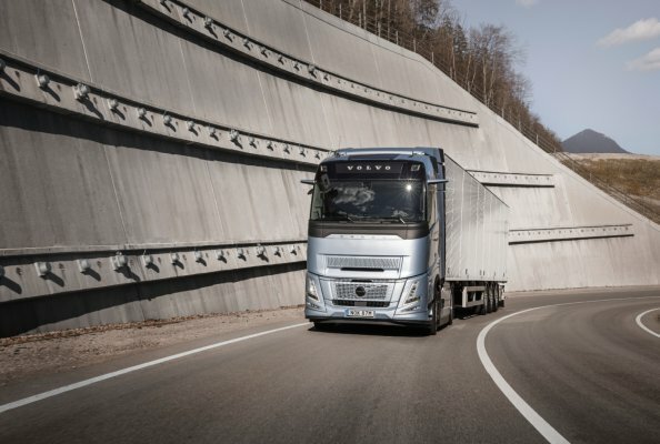 Volvo Trucks I-Roll mit Motor-Start/Stopp ist eine neue Funktion zur Reduzierung des Kraftstoffverbrauchs und der CO₂-Emissionen.