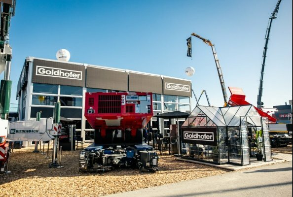 Ein Besuchermagnet auf der BAUMA: Der Goldhofer-Stand im Freigelände Nord