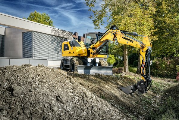 Der Liebherr-Mobilbagger A 912 Compact ist ein Allrounder bei sämtlichen Garten- und Landschaftsbauarbeiten.