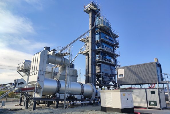 Die Benninghoven Asphaltmischanlagen vom Typ ECO 4000 sorgen auch an den bulgarischen Standorten in Kutsina, Stara Zagora und Mezdra für eine zuverlässige Produktion des Baustoffs.