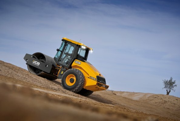 Der global erste Walzenzug über 10 t mit 55 kW EU-Stufe-V-Motor – ohne Diesel-Exhaust-Fluid (DEF).