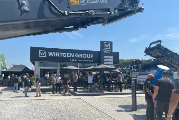Zahlreiche Besucher interessierten sich für die Maschinen und Technologien der Wirtgen Group.