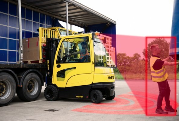 Hyster erweitert sein Angebot an aktiven Warnsystemen und Assistenzlösungen um eine Kamera zur Fußgängererkennung