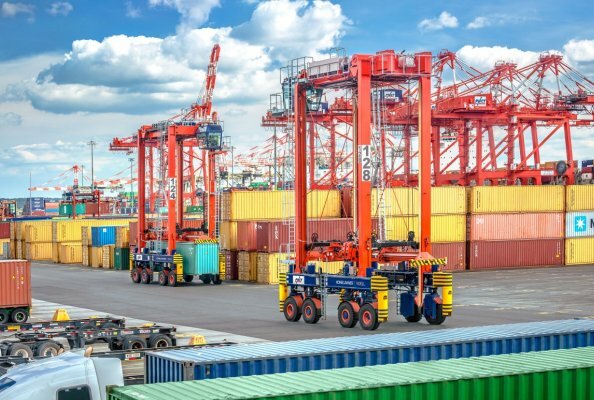 Port Newark Container Terminal bestellt 20 Konecranes Noell Straddle Carrier mit Hybridantrieb für mehr Effizienz und weniger Emissionen