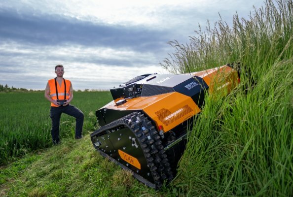 Neue Sichel-Mähraupe AS 990 Tahr RC geht in Serie