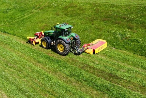 ROZMITAL stellt das neue Scheibenmähwerk SD-300R mit Walzenaufbereiter vor