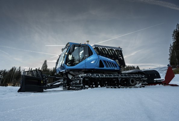 Der neue FPT Industrial Wasserstoff-Verbrennungsmotor XC13 feiert sein Debüt beim Skiweltcup in Flachau zusammen mit Prinoth