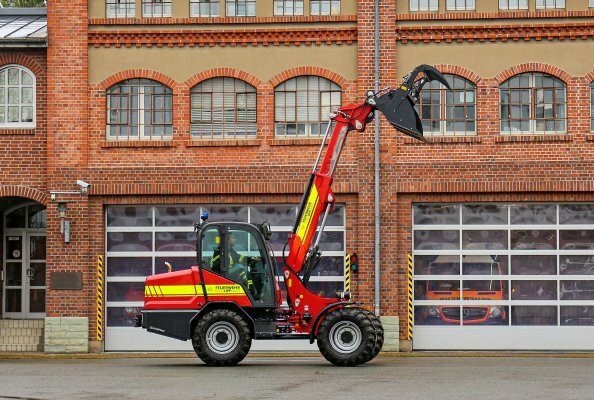 Der Schäffer 6680 T ist ein Teleradlader mit einem Einsatzgewicht von rund sechs Tonnen und einer Hubhöhe von 4,95 m.